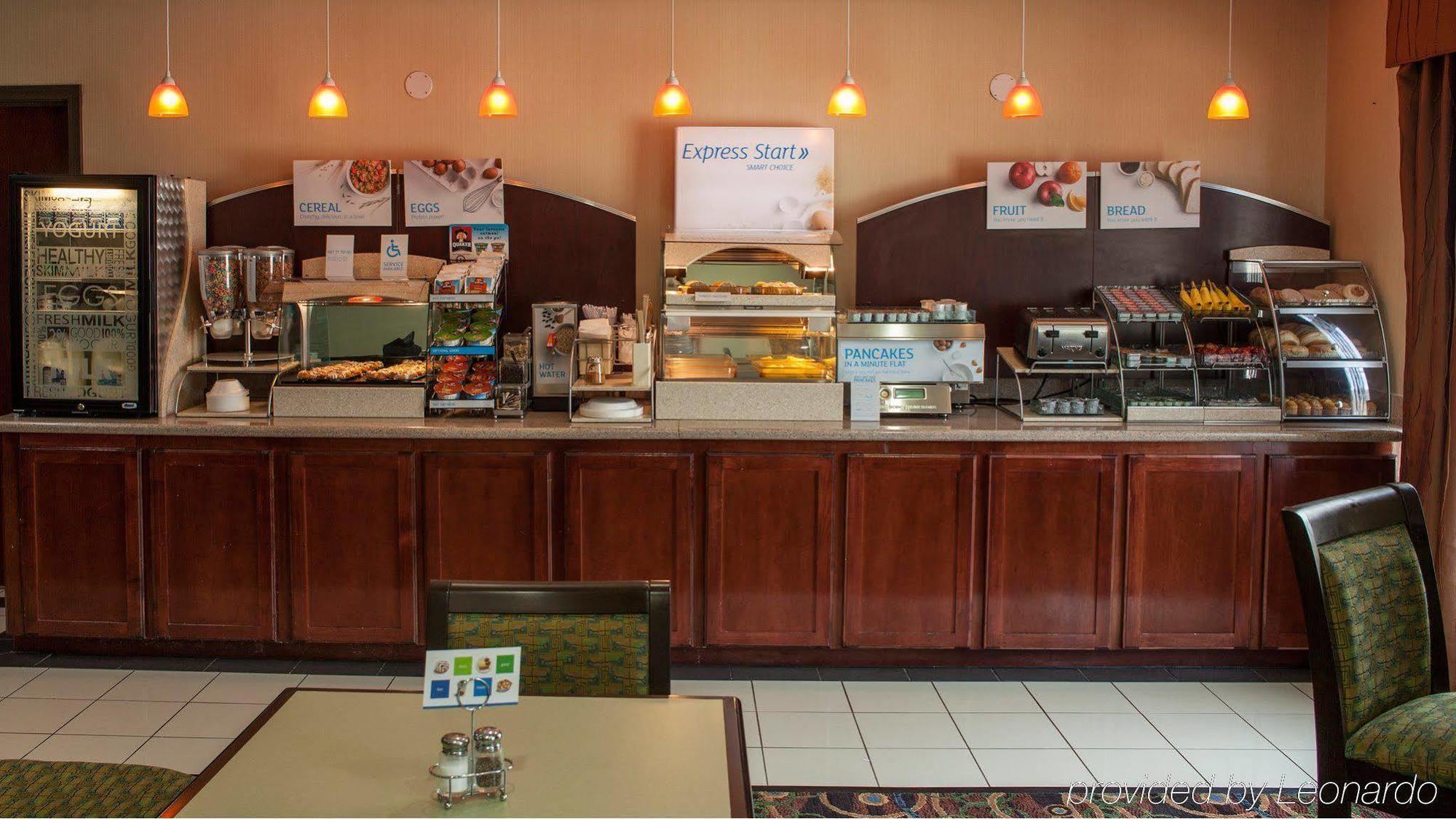 Holiday Inn Express Hotel & Suites Waller By Ihg Ngoại thất bức ảnh